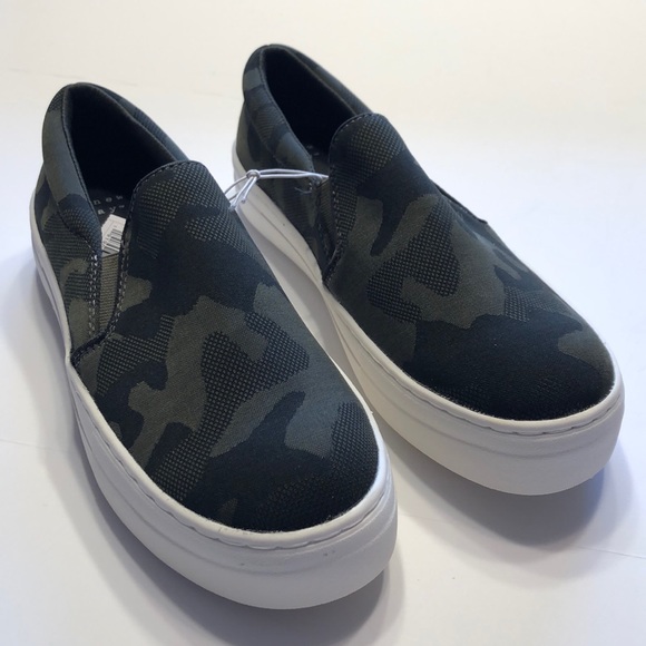Women’s Green Camo Platform Sneakers - Picture 2 of 6